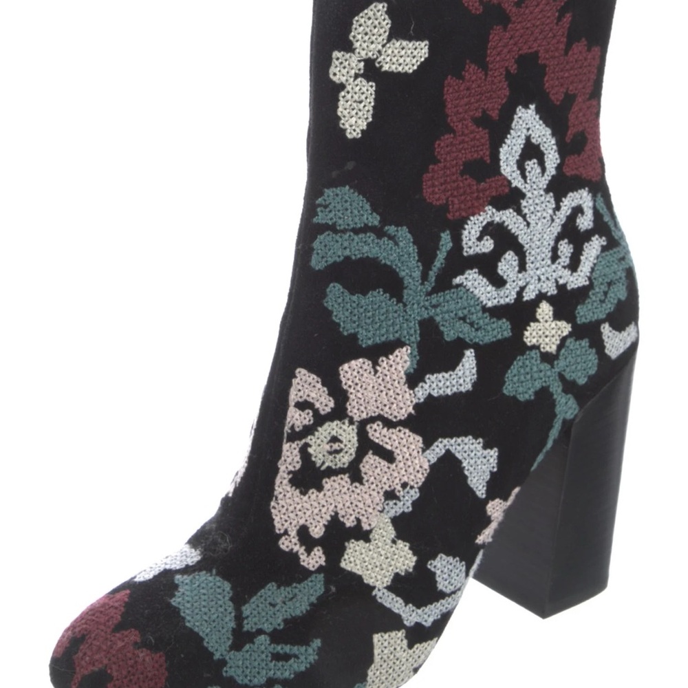 Rebecca Minkoff
Suede Floral Print Boots
Women's Size: 7 1/2